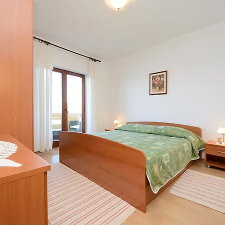 Apartments Mirela 30 * Preko