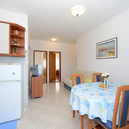 Apartments Mirela 30 * Preko