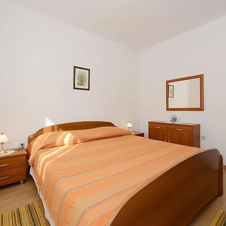 Apartments Mirela 30 * Preko